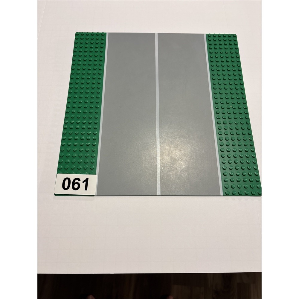 Lego Baseplate Road 32 x 32 9-Stud Straight with Runway Pattern (606p33)‎